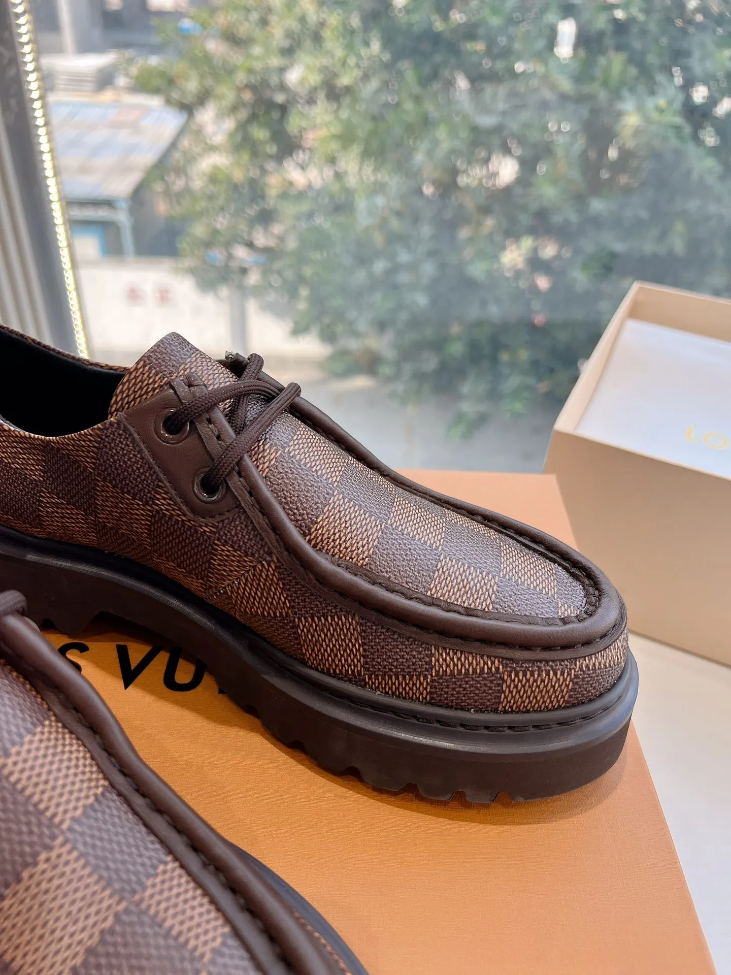 👟👟Ex-factory price 720👟👟 What you see is what you get G199 top version Louis Vuitto Louis Vuitton LV donkey brand L Carrefour shoes Archlight classic Skate sports and leisure thick-soled shoes Your LV outfit is shared today Louis Vuitton Presbyopic thick-soled loafers Original purchase and development Production Original purchase and development Production This LV Archlight sneaker is from Cut from cow leather in a playful shape. Double laces embellished with Louis Vuitton logo beading. The wide tongue and wavy outsole establish recognition, both are decorated with the LV Circle logo ▪️Fabric: Original imported original material ▪️Inner lining: Original customized lining ▪️Sole: Original molded genuine ▪️Size: Women's 35-45 (please note male and female when ordering at 39.40, 45 is not refundable or exchangeable for customization)